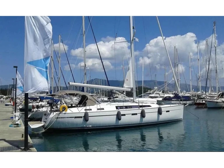 Sailboat to hire Lefkáda at the best price