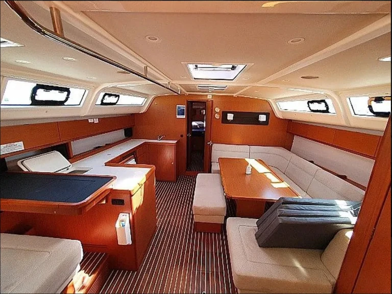 Yacht charter Lefkáda - Bavaria Cruiser 51 on SamBoat