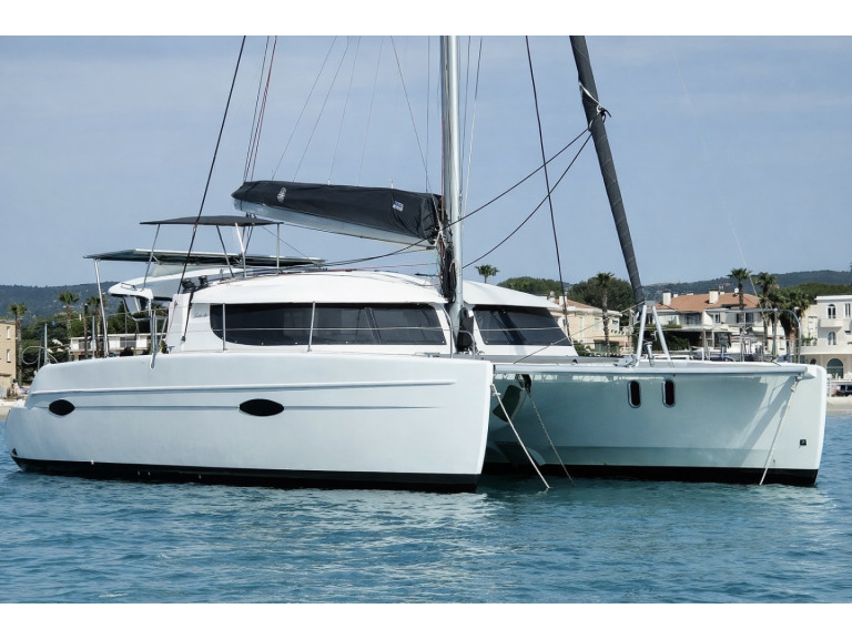 Yacht charter Marseille - Fountaine Pajot Lipari 41 on SamBoat