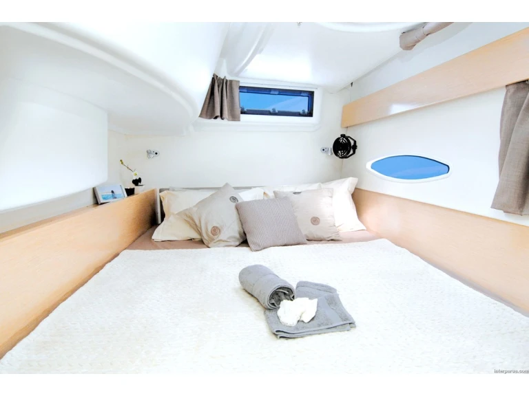 Yacht hire Marseille cheap Lipari 41