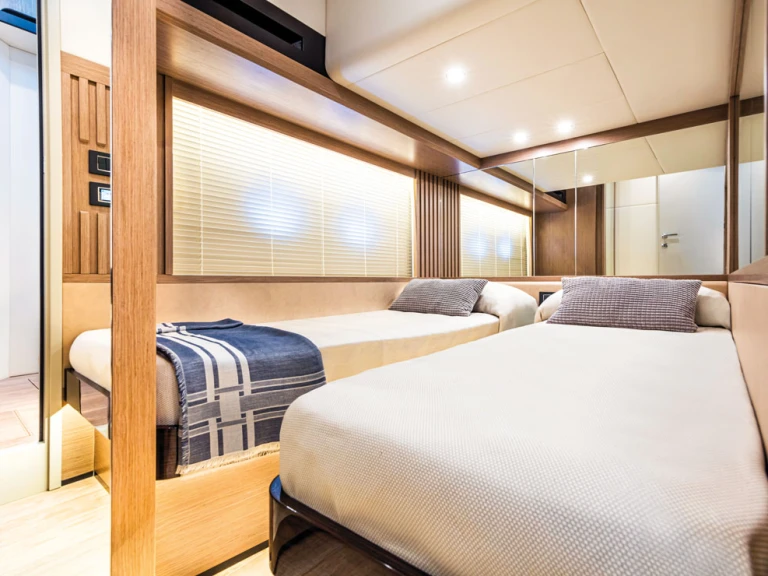 Motorboat to hire Seget Donji at the best price