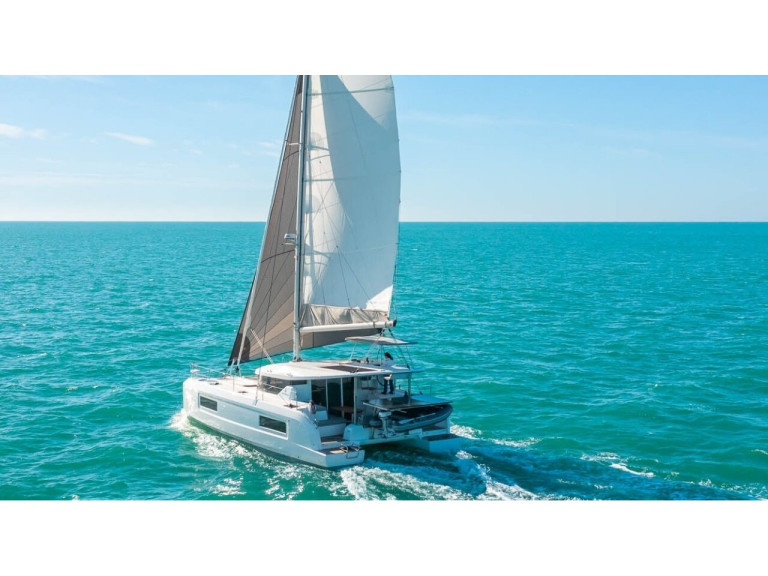 Hire Catamaran Lagoon with a boat licence