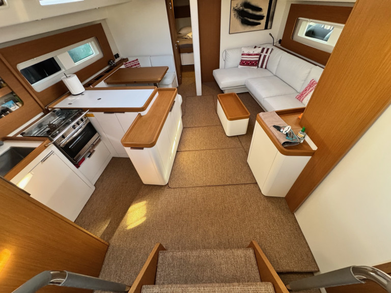 Hire Sailboat with or without skipper Bénéteau Lávrio