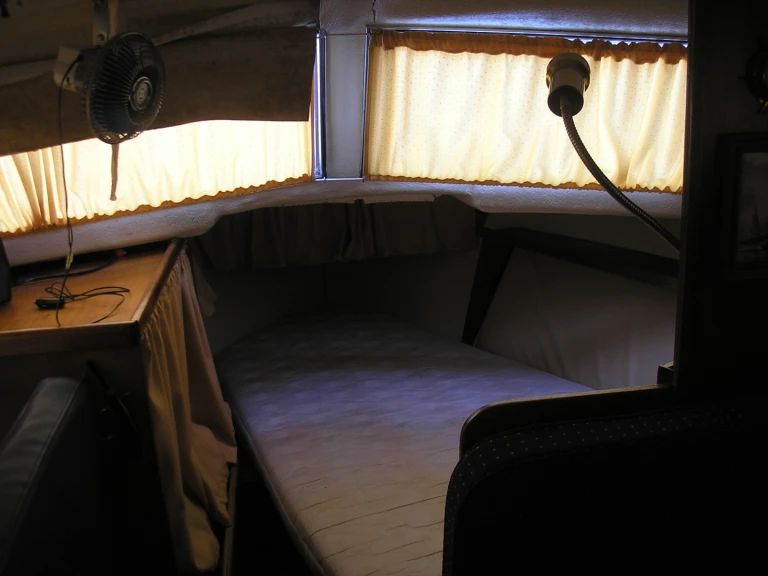 Hire Motorboat  with a boat licence