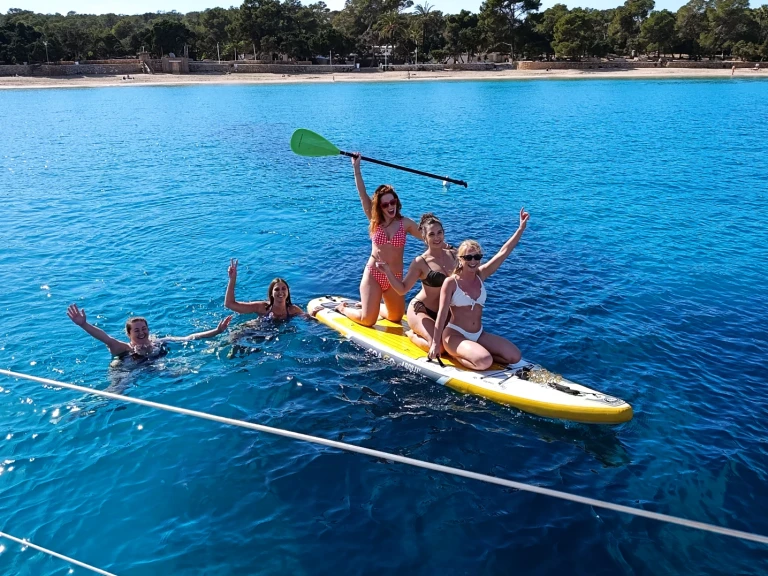 Sailboat hire in Sant Antoni de Portmany - Jeanneau Sun Odyssey 44