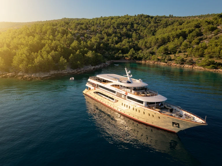 Luxury Yacht hire in Split -  Motoryacht Queen Eleganza