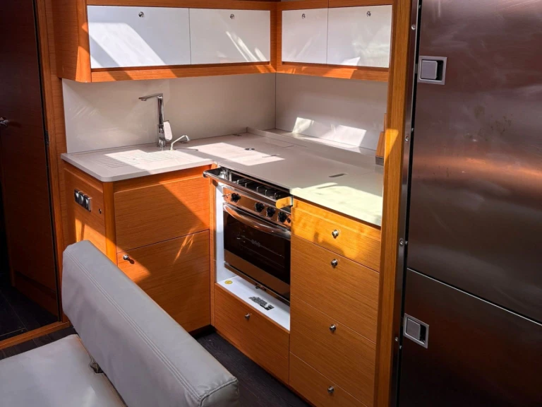 Sailboat to hire Furnari at the best price