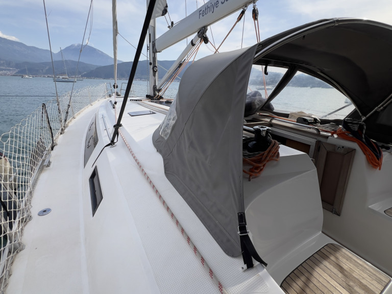 Hire Sailboat Bavaria with a boat licence
