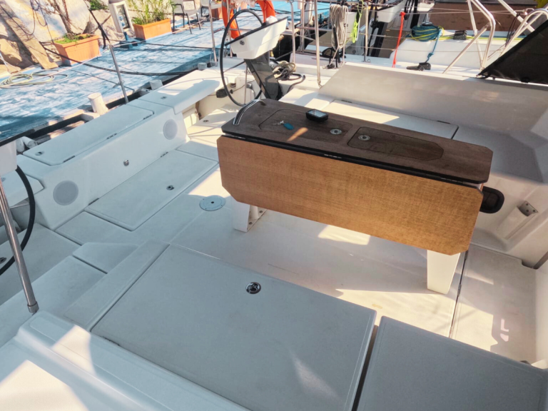 Hire Sailboat Dufour with a boat licence