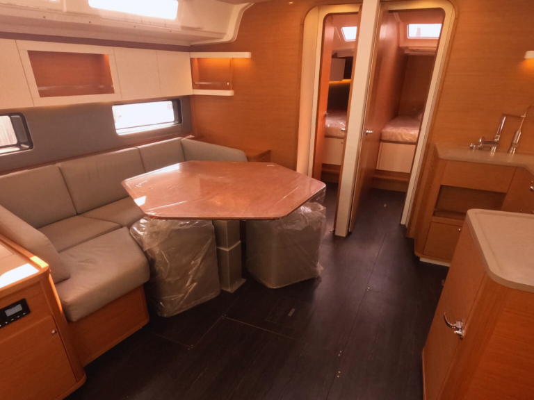 Sailboat to hire Procida at the best price