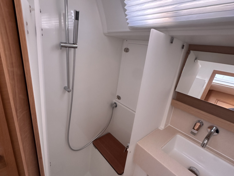 Yacht charter Salerno - Dufour Dufour 470 on SamBoat