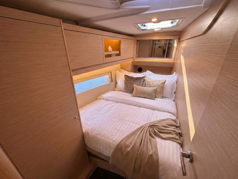 Yacht hire Salerno cheap Dufour 470