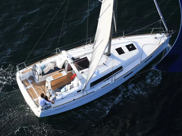 Yacht hire Procida cheap Oceanis 35