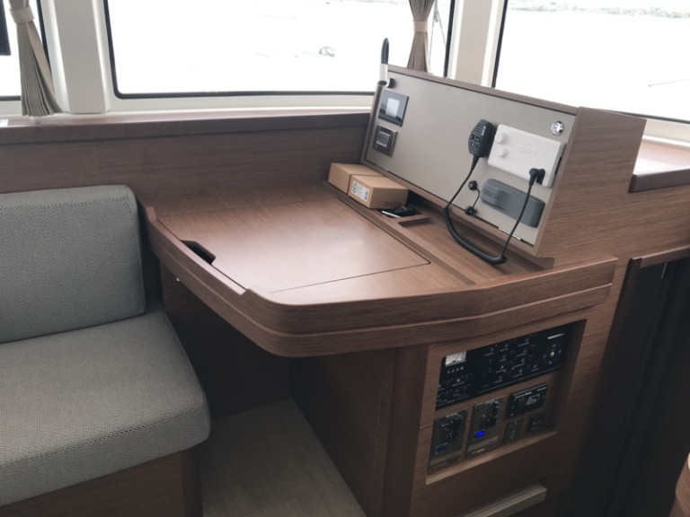 Yacht hire San Teodoro cheap Lagoon 42