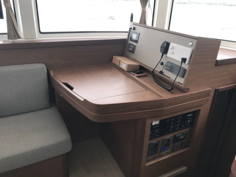 Yacht hire San Teodoro cheap Lagoon 42