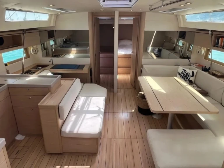 Hire Sailboat with or without skipper Bénéteau Vlycho