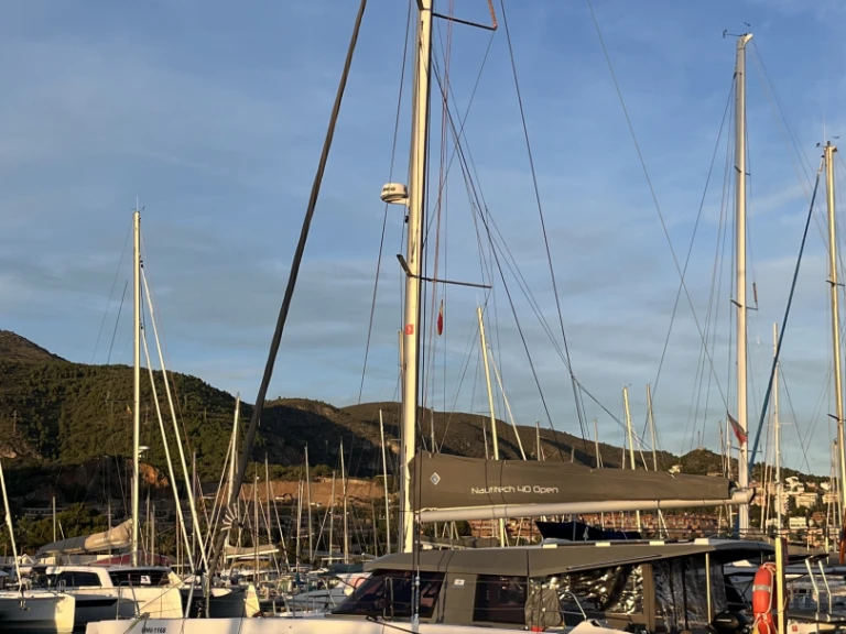 Hire Catamaran with or without skipper Nautitech Punat