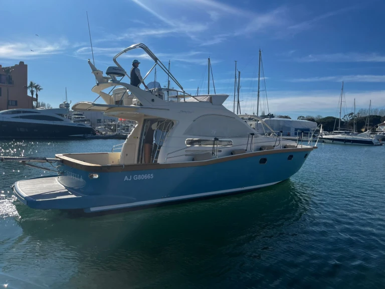 Charter a Portofino Marine Portofino 47 Fly in Saint-Tropez on Samboat