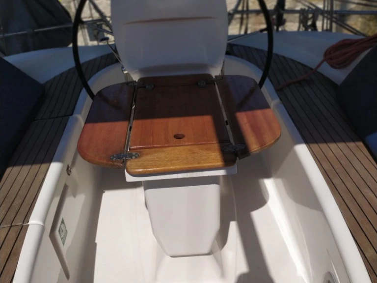 Sailboat to hire Lefkáda at the best price