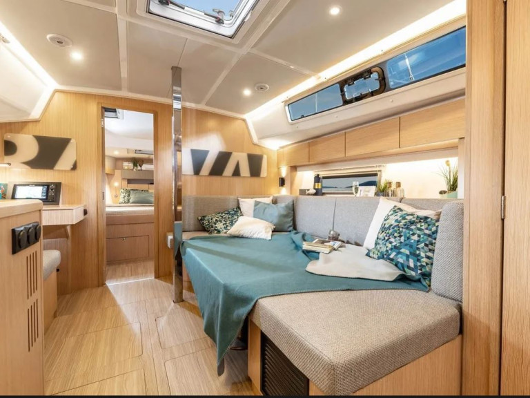 Hire a Bavaria Bavaria C38 Lefkáda