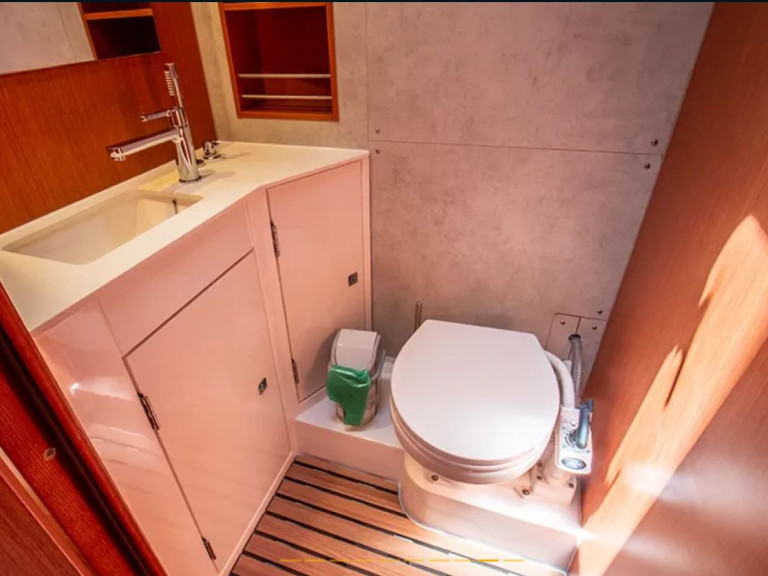 Sailboat to hire Lefkáda at the best price