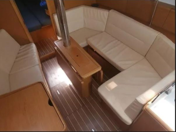 Jeanneau Sun Odyssey 36i charter bareboat or skippered in  Lefkáda