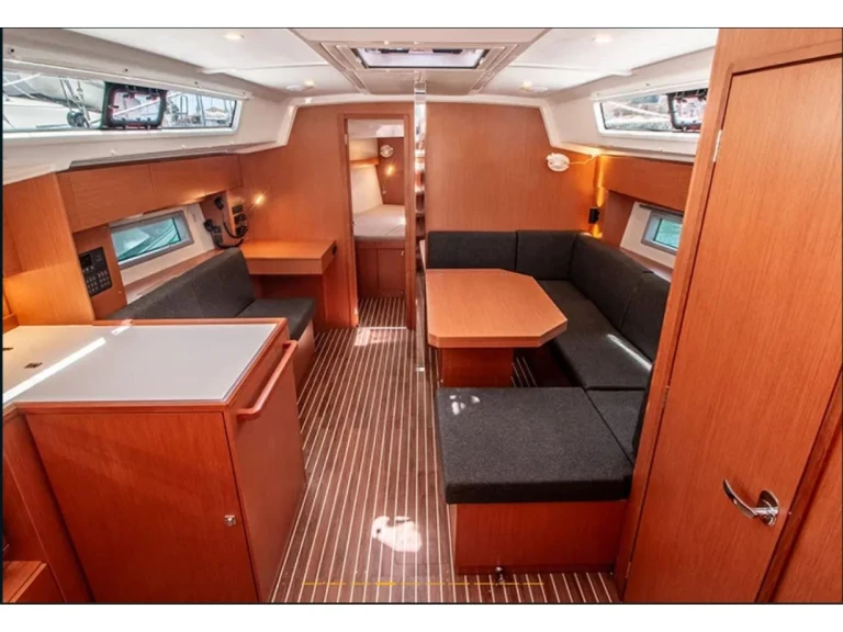 Yacht hire Lefkáda cheap Bavaria C42
