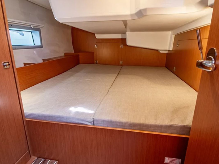 Sailboat hire in Lefkáda - Bavaria Bavaria C42