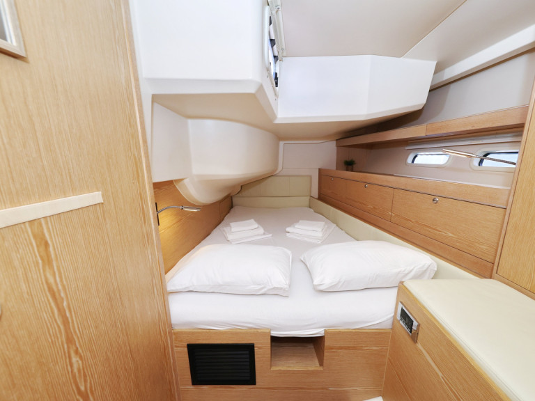 Sailboat to hire Sukošan at the best price