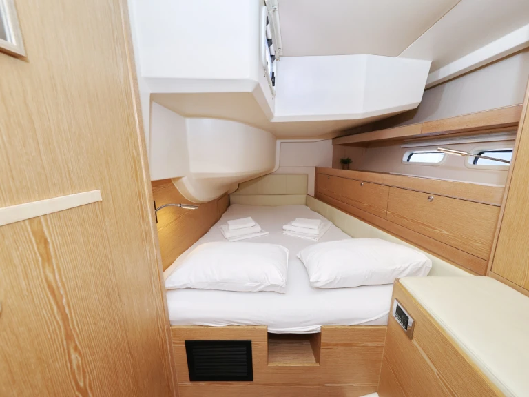 Sailboat to hire Sukošan at the best price