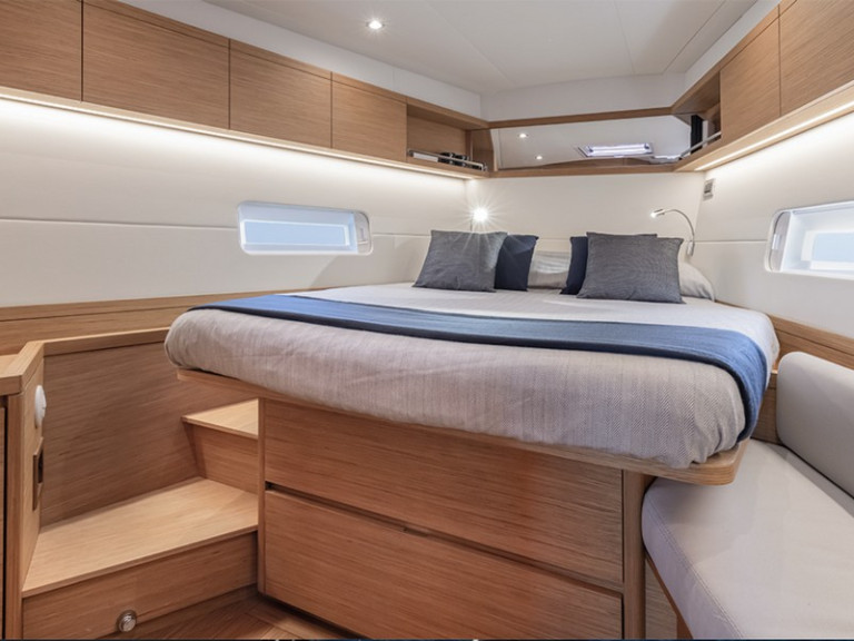 Charter a  Grand Soleil 48 in Castellammare del Golfo on Samboat