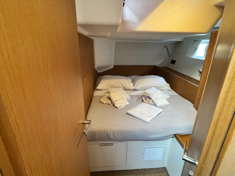 Charter a Bénéteau First 53 in Lávrio on Samboat