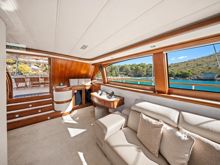 Sailboat hire in Split -  Luxury Sailing Yacht