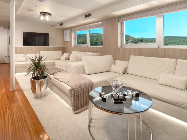 Yacht hire Split cheap Motoryacht Cristal