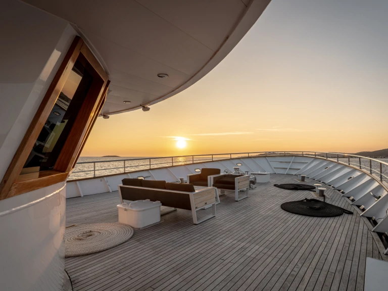 Luxury Yacht hire in Split -  Motoryacht Karizma