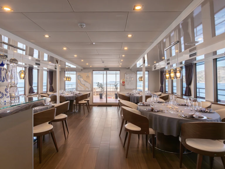 Luxury Yacht hire in Split -  Motoryacht Yolo