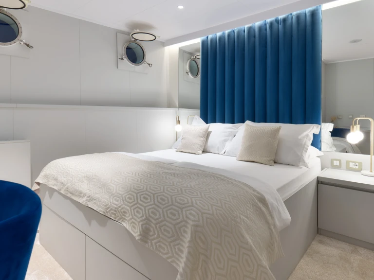 Yacht hire Split cheap Motoryacht Belleza