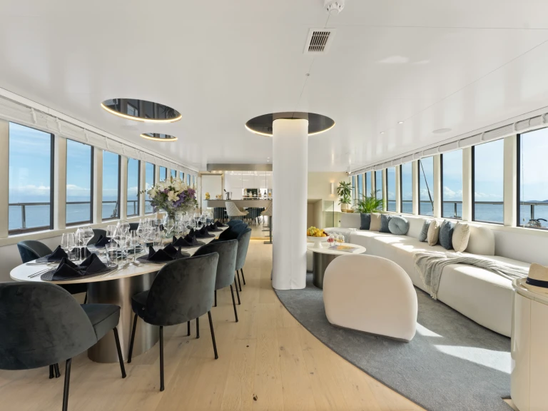 Hire a  Motoryacht Maxita Split