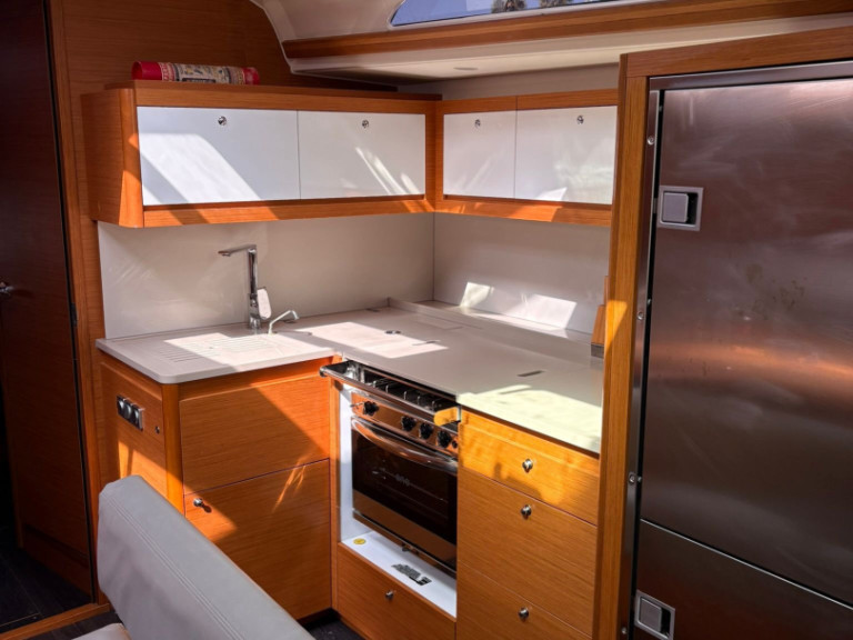 Sailboat to hire Furnari at the best price