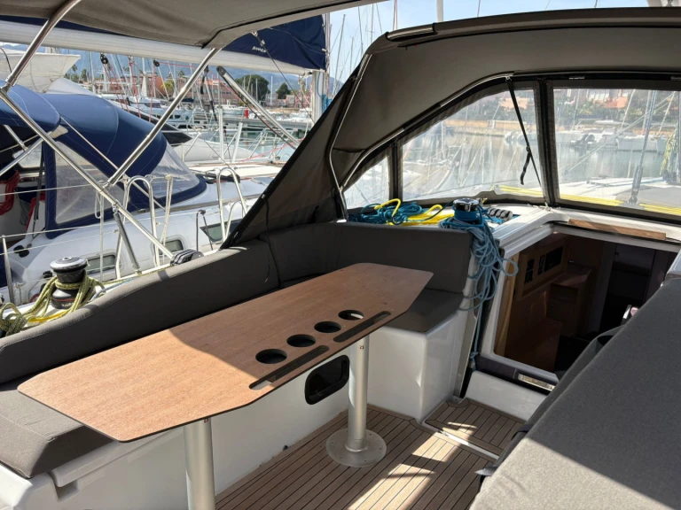 Yacht hire Furnari cheap Dufour 48