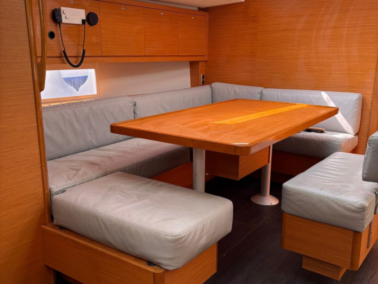 Sailboat to hire Furnari at the best price