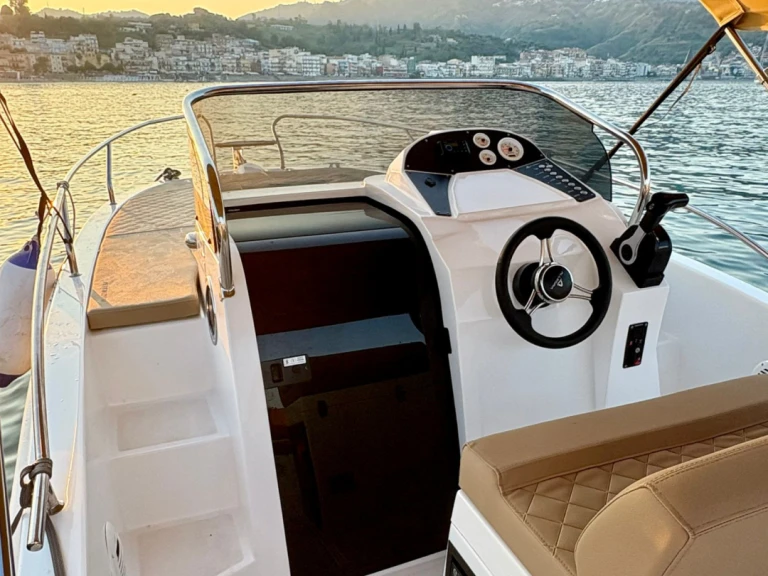 Yacht hire Giardini-Naxos cheap 21 Sun