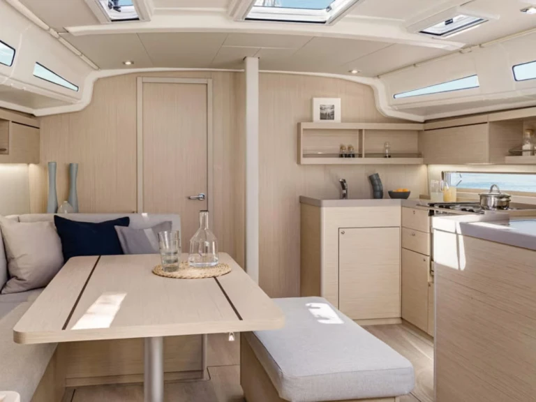 Sailboat hire in Road Town - Bénéteau Oceanis 41.1