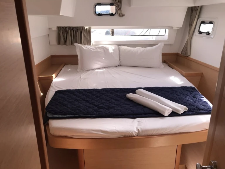 Charter a Lagoon Lagoon 42 in San Teodoro on Samboat