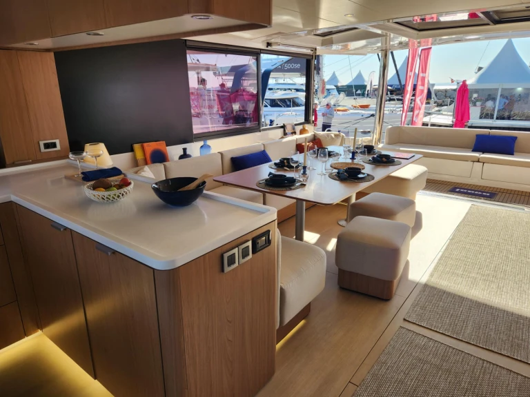 Yacht hire Marigot cheap BALI 5.8