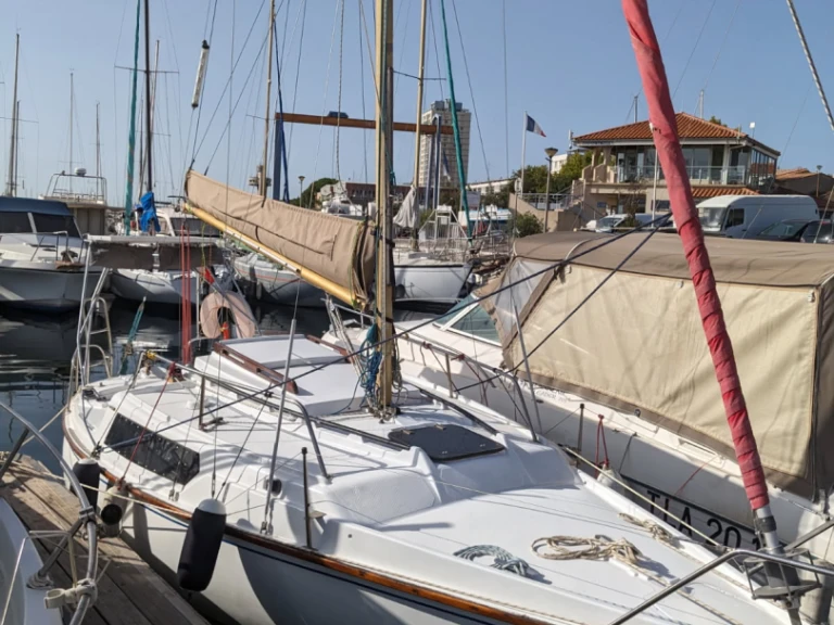 Hire a Edel Edel 4 Port-Saint-Louis-du-Rhône