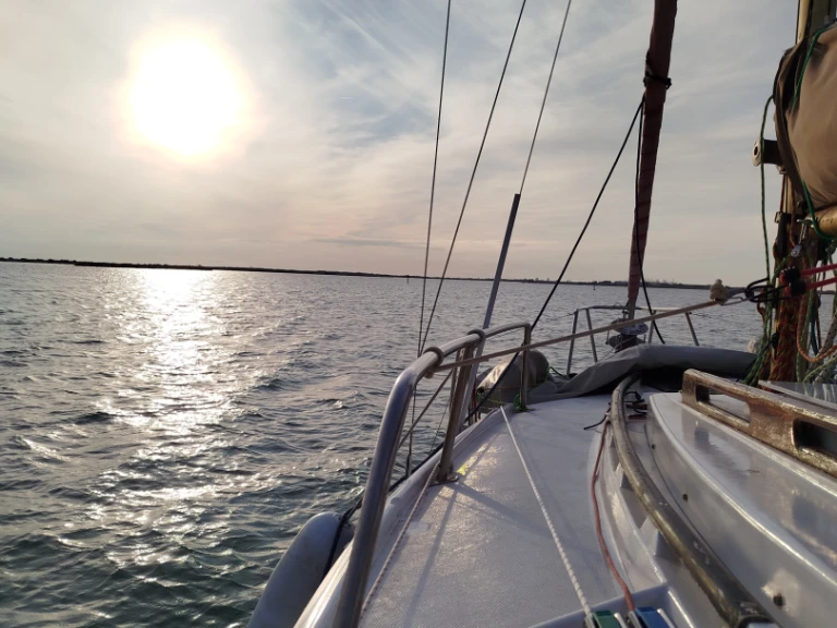 Sailboat hire in Port-Saint-Louis-du-Rhône - Edel Edel 4