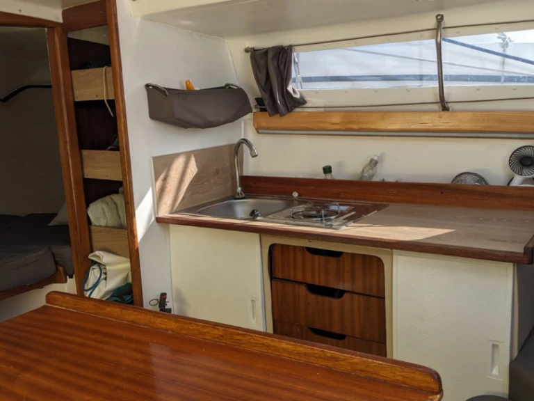 Charter a Edel Edel 4 in Port-Saint-Louis-du-Rhône on Samboat