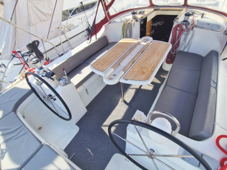 Hire a Bénéteau Oceanis 473 Kallithea