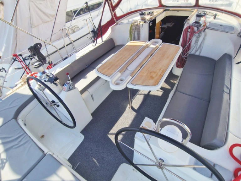 Hire a Bénéteau Oceanis 473 Kallithea